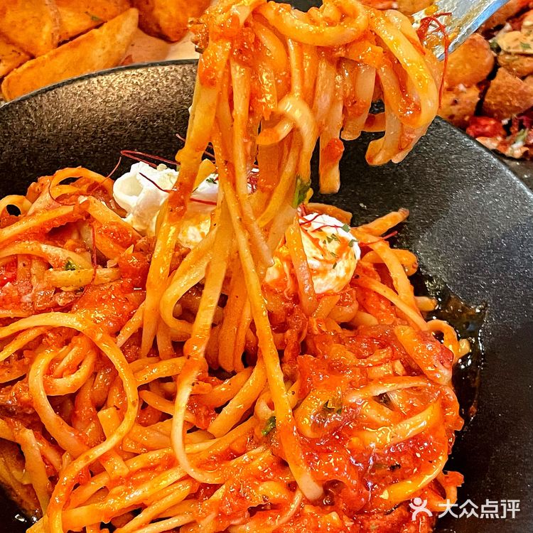 来武汉也要去的小酒馆工业风环境菜品真的惊艳我️