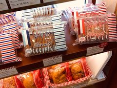 -红宝石·鲜奶小方·海派西点房(长阳店)