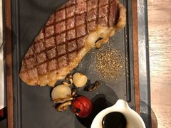 -恰餐厅及酒吧 CHAR Bar & Grill (北京丽都皇冠假日店)