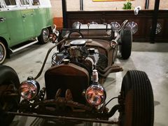 -席娜卡琳火车铁道夜市