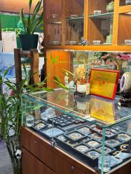 -灵彩珠宝(朗香街店)