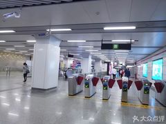 -闸弄口(地铁站)