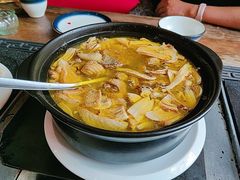 松茸炖土鸡-三锅莊·牦牛肉火锅·香格里拉特色藏餐宴请餐厅(昆明创始店)
