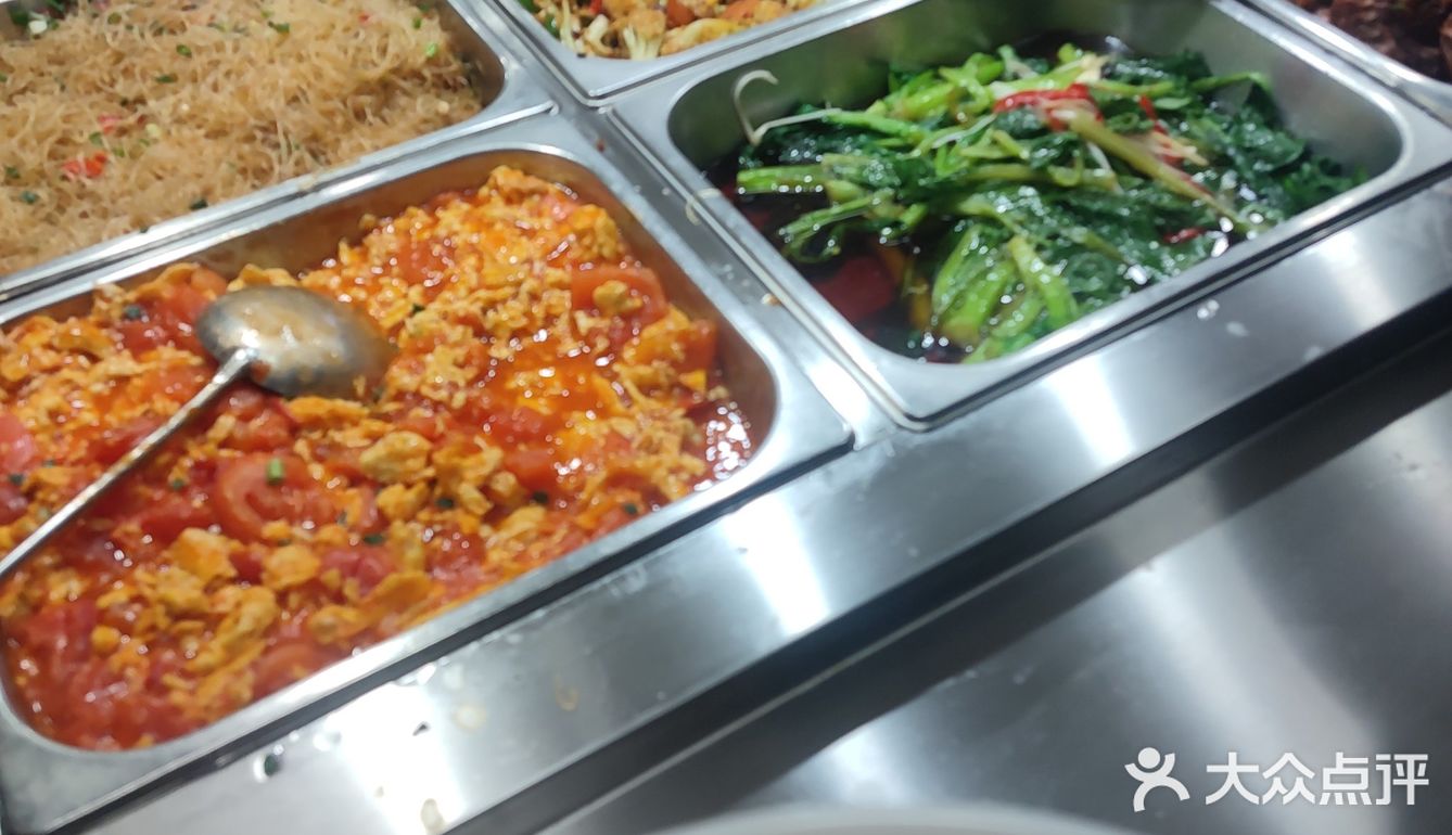 校园午餐小瞬间