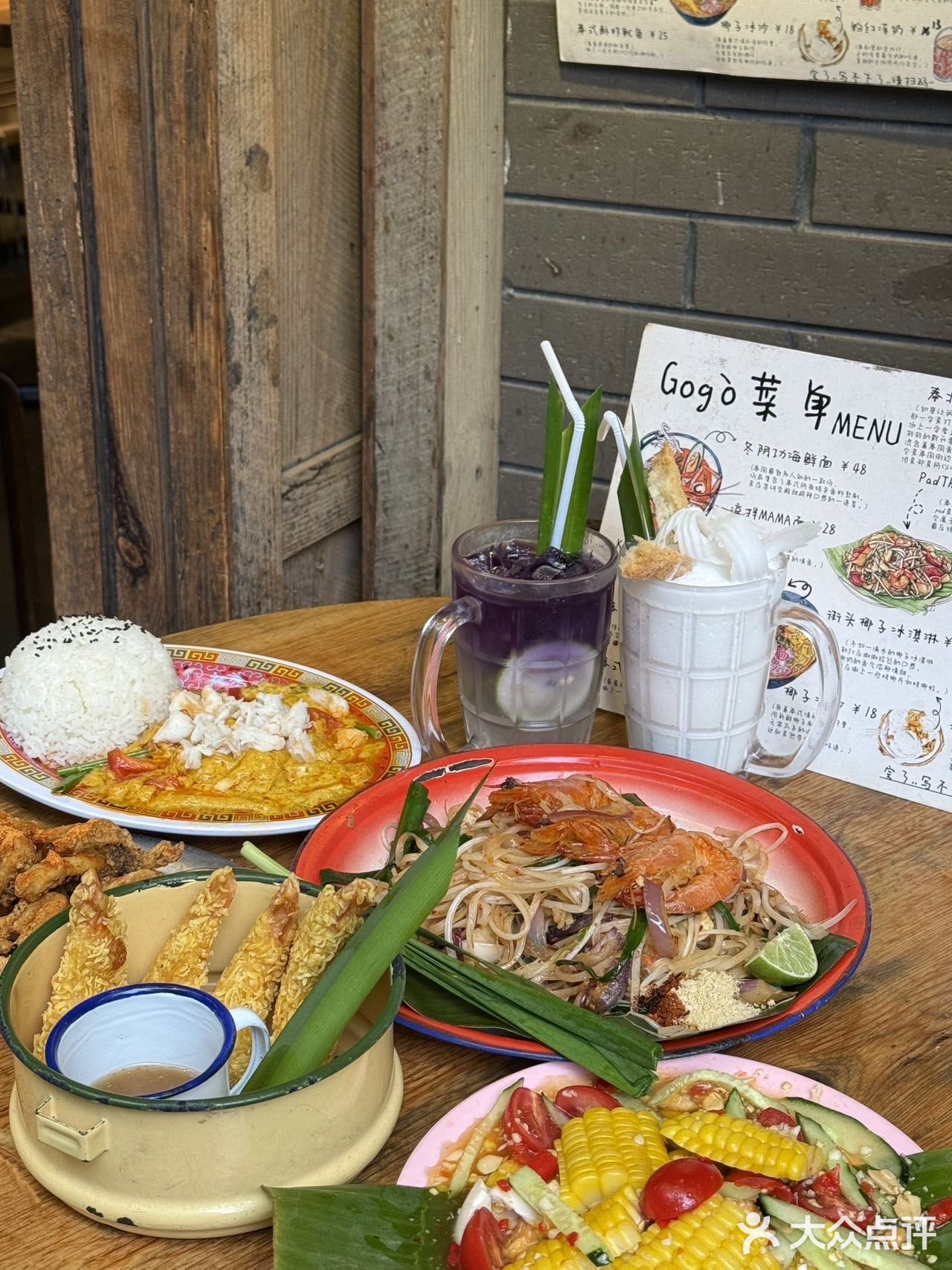 🔥周末爆满的泰面店！这4道菜必点！  
