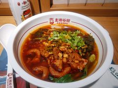 老坛酸菜肥肠米粉-呷佬·长沙手工米粉(金沙江路店)
