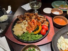 菠萝烤黑猪肉-Fuzzy Bistro 浮几韩餐·茶酒馆