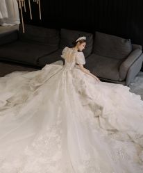 -不晚国际婚纱礼服