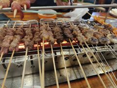 -哈尔滨小酒馆·鲜肉现穿自助烧烤(康新花园店)