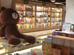 -新华里咖啡书吧(新华书店小寨店)