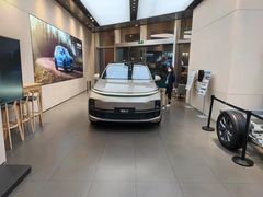 -理想汽车(世纪汇店)