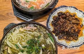 Egg Roll with Pork and Four Fresh Ingredients Noodles