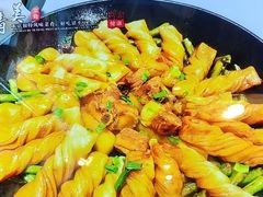 -靠山屯东北农家菜(八龙桥雅苑店)