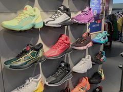 -阿迪达斯(澳门水坑尾街店)