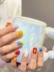 -花岐款式专研健康美甲沙龙
