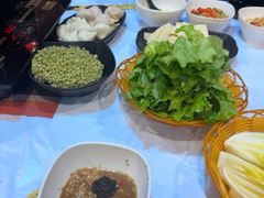 -鲜入围煮花胶鸡海鲜火锅