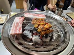 -围炉肉舍•炭烤活鳗•丹东海鲜烤肉(步行街店)