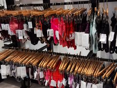 -lululemon(比斯特购物村店)