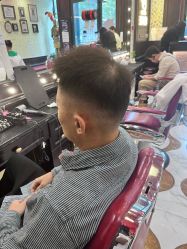 -东方先生国潮男士理发馆
