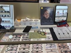 -美式眼镜·授权蔡司.依视路.尼康.豪雅.明月(南翔印象城店)