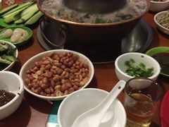 -洞庭洲·防空洞火锅·烧烤·铜锅涮肉(新百广场店)
