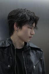 -一家只做男发烫染的店