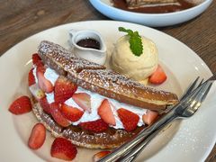 草莓松饼-ROAST coffee & eatery
