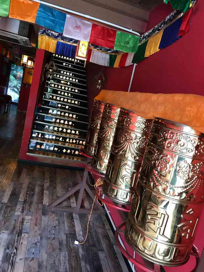 赞巴拉藏餐(松江万达店)-"一进店可以看出老板对西藏的热爱,店里的每.