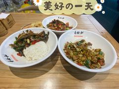 手撕火焙鱼盖码饭-易裕和·长沙米粉(竹塘西路店)