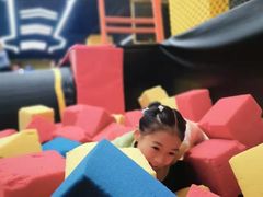 -爱蹦iBOON蹦床运动馆(江汉店)