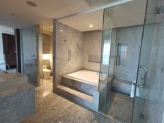 -上海虹桥西郊假日酒店