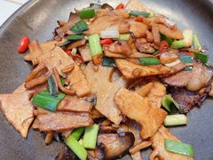 -阿瓦山寨·湘菜现炒·剁椒鱼头王(咸阳总店)