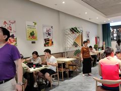 用餐区-三好食堂(煎饺·馄饨·肉饼米线·盛世广场店)