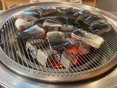 -围炉肉舍•炭烤活鳗•丹东海鲜烤肉(步行街店)