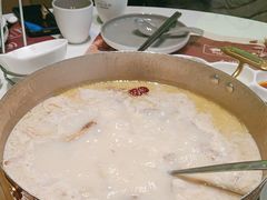 -洪氏嗨捞·广东猪肚鸡·椰子鸡火锅(西咸万象城店)