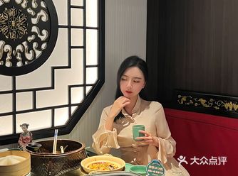 古香古色的盐帮菜家宴天花板