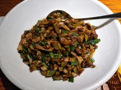 白辣椒炒肉-炊烟小炒黄牛肉(东庆街店)
