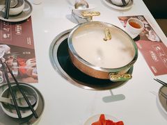 -洪氏嗨捞·广东猪肚鸡·椰子鸡火锅(西咸万象城店)