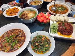 程式烧鲶鱼-鑫小城故事·藕汤·家常菜(台北一路总店)