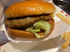 经典肉酱汁汁厚作牛肉汉堡单人餐-肯德基(新时代店)