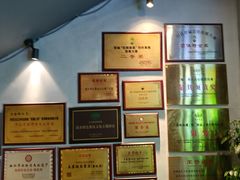 -头上红煨盐鸡·非遗院子餐厅