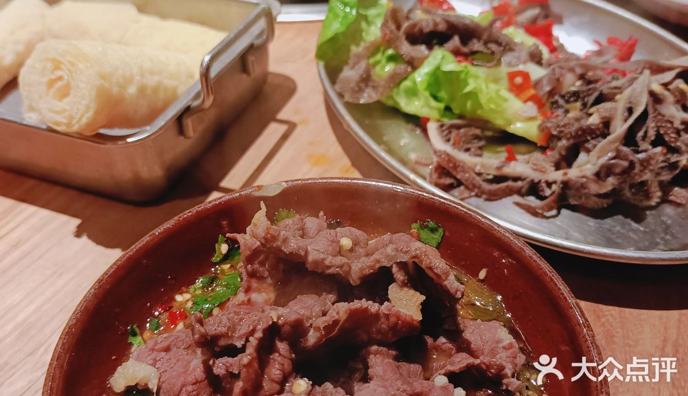 在长沙就能吃到正宗贵州酸汤火锅！！