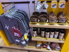 -m豆巧克力世界(上海世茂广场店)