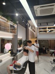 -艾米莉 烫染沙龙