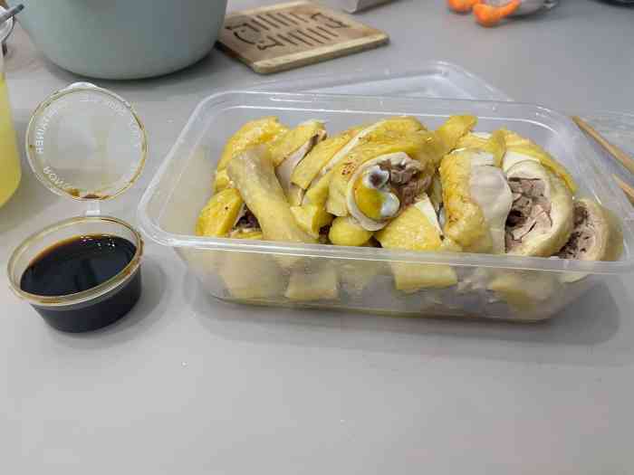 鸿记白斩鸡-"小小的一家店,只能外卖没有堂食,上班时间.