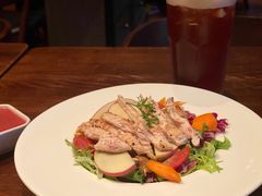苹果果仁鸡肉沙律配盆子油醋汁-Bistro 63 创意融合料理(广粤天地店)