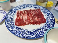 大刀现切鲜羊后腿-一只羊·铜锅涮羊肉烧烤