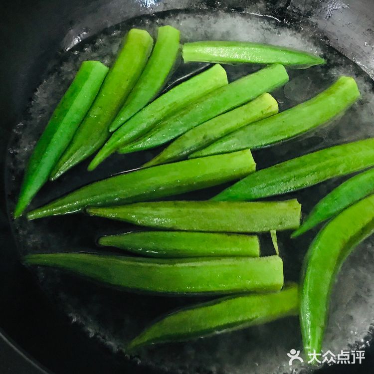 减肥又健胃肠的蒜蓉秋葵，一口停不下来！