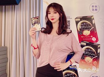 敷完后,觉得自己的脸软软的,很水润,还很有光泽呢!