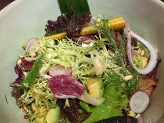 苏格兰烟熏香草三文鱼蔬菜色拉-MIKAKU(万达广场上海宝山店)